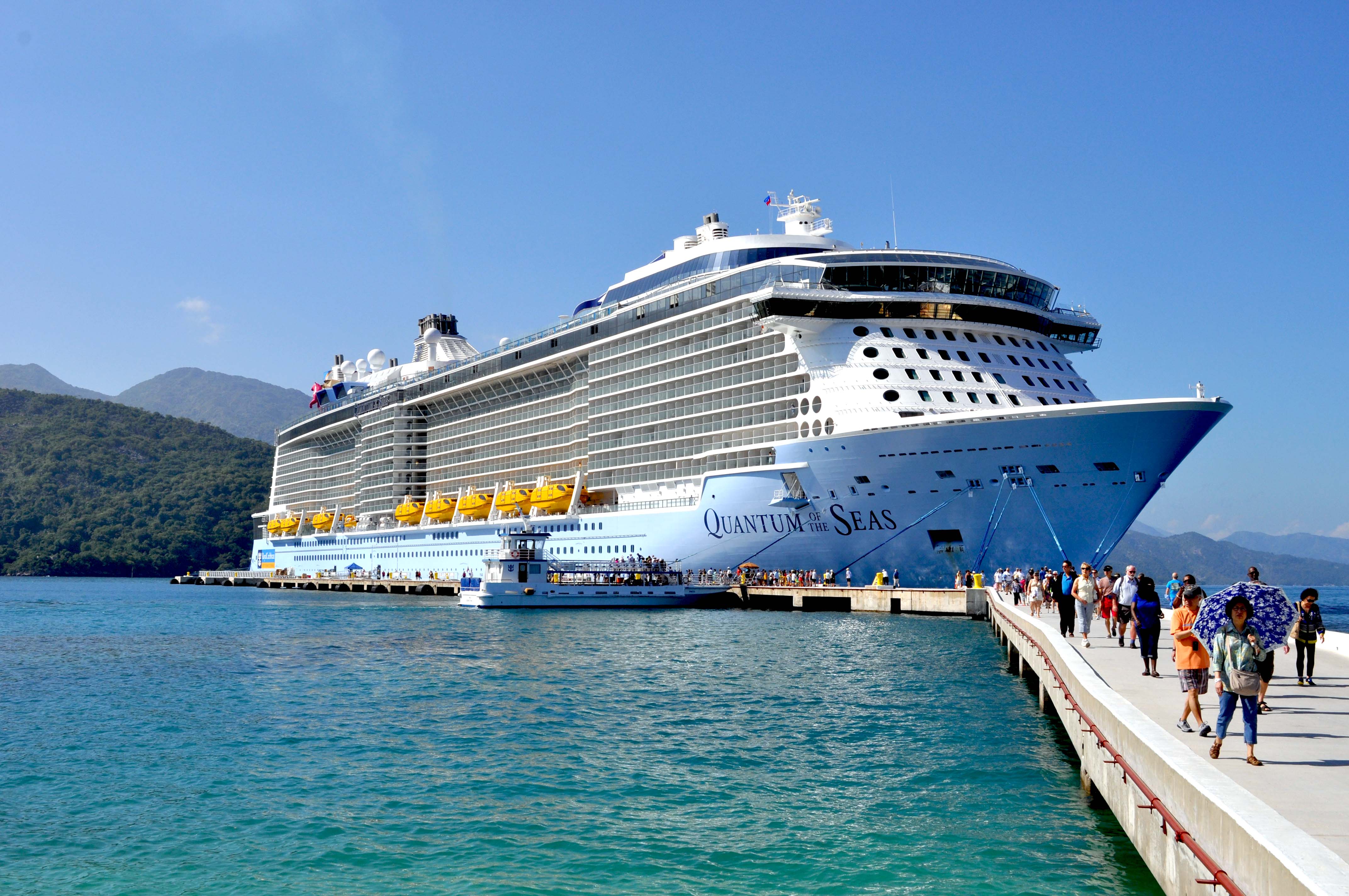 Морские круизы. Круизный лайнер Квант морей/Quantum of the Seas. Лайнер Роял Карибиан. Круиз Сингапур лайнер Quantum of the Seas. Royal Caribbean круизы.